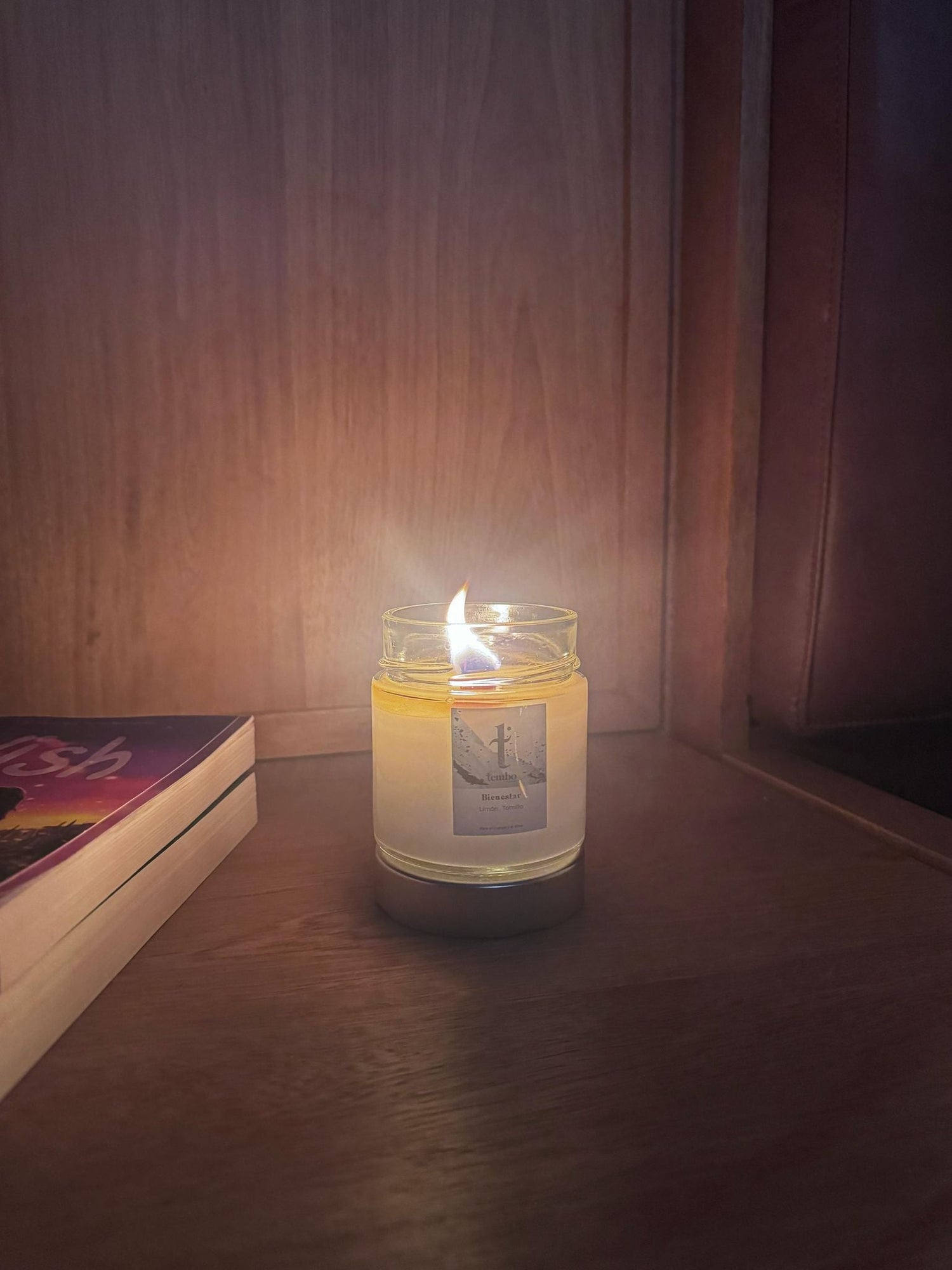 Vela aromática de limón y tomillo para el bienestar